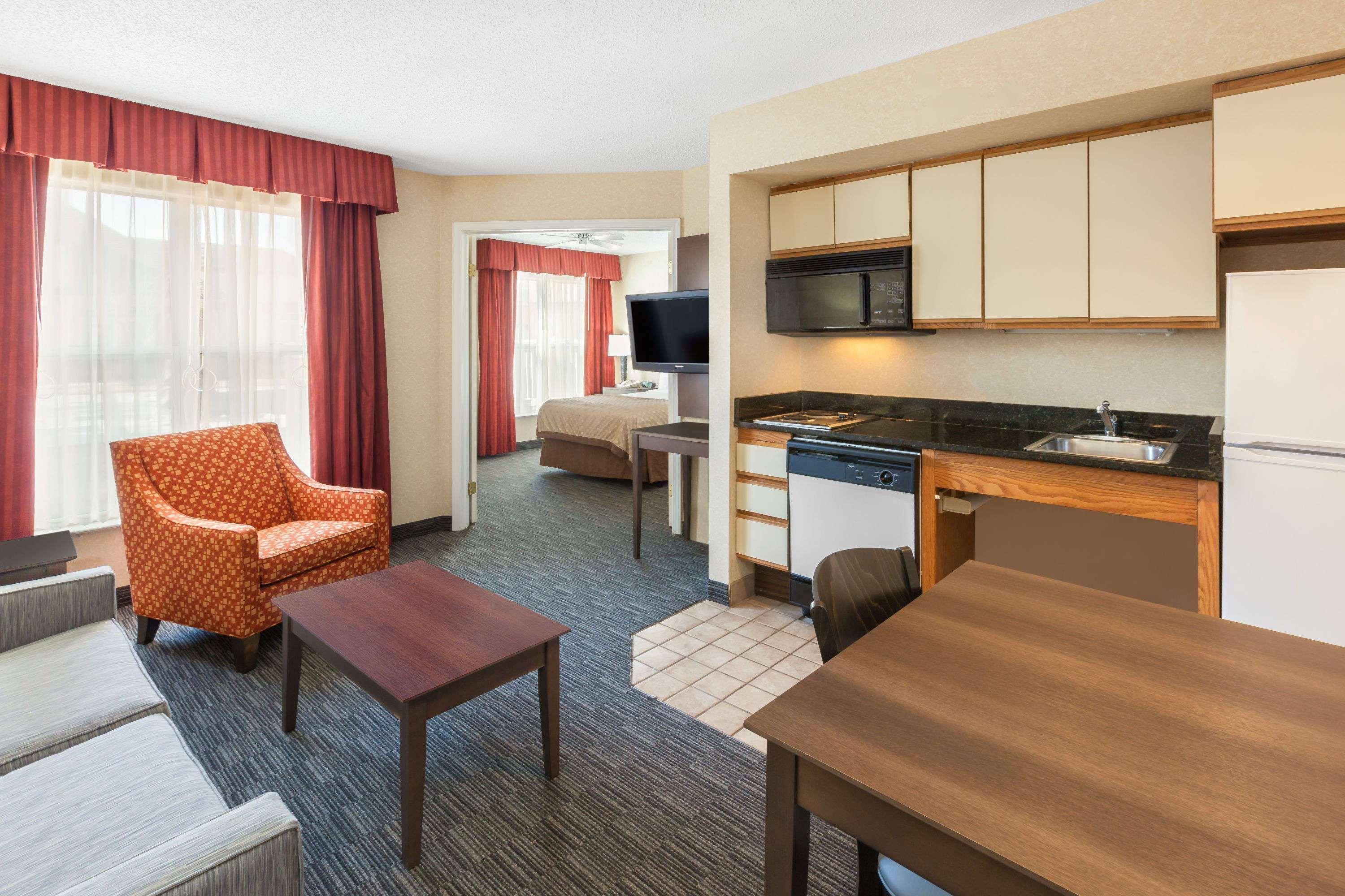 Affordable Suites Of America Detroit-วอร์เรน ภายนอก รูปภาพ