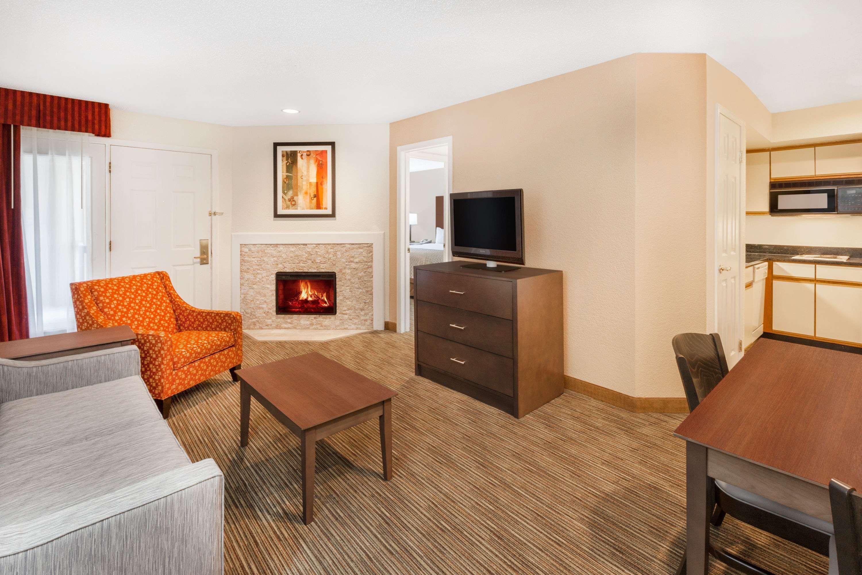 Affordable Suites Of America Detroit-วอร์เรน ภายนอก รูปภาพ