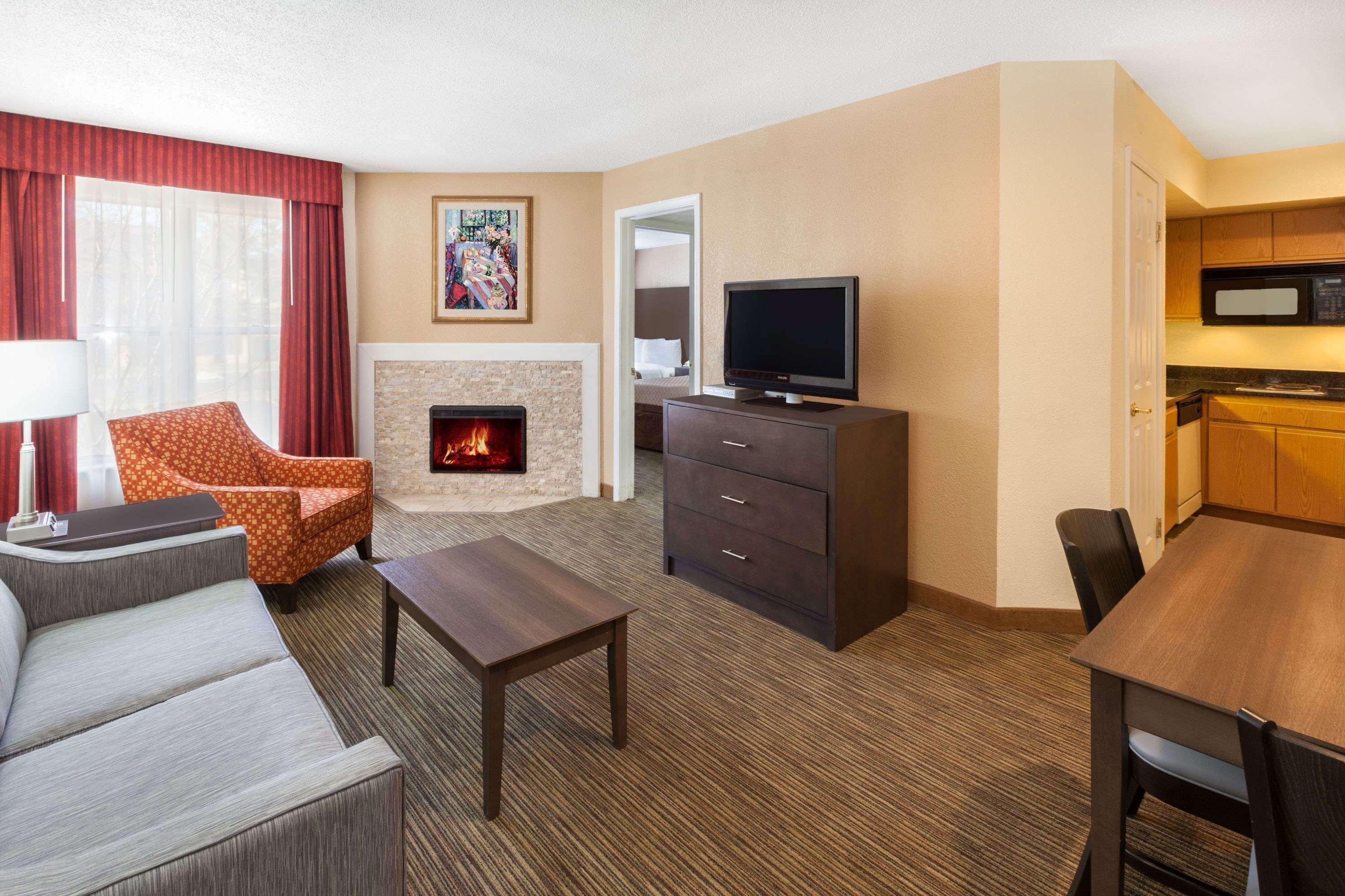 Affordable Suites Of America Detroit-วอร์เรน ภายนอก รูปภาพ