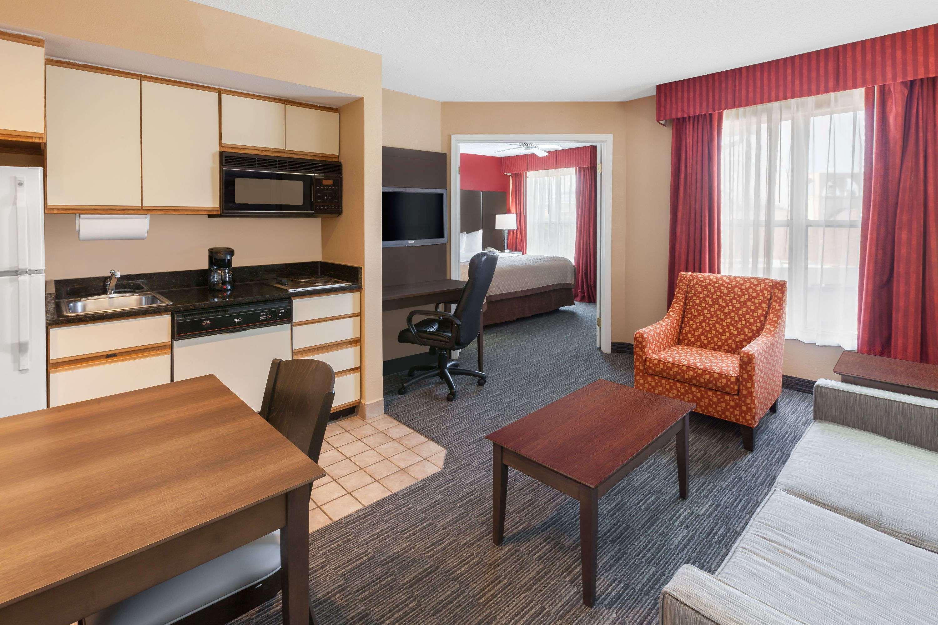 Affordable Suites Of America Detroit-วอร์เรน ภายนอก รูปภาพ