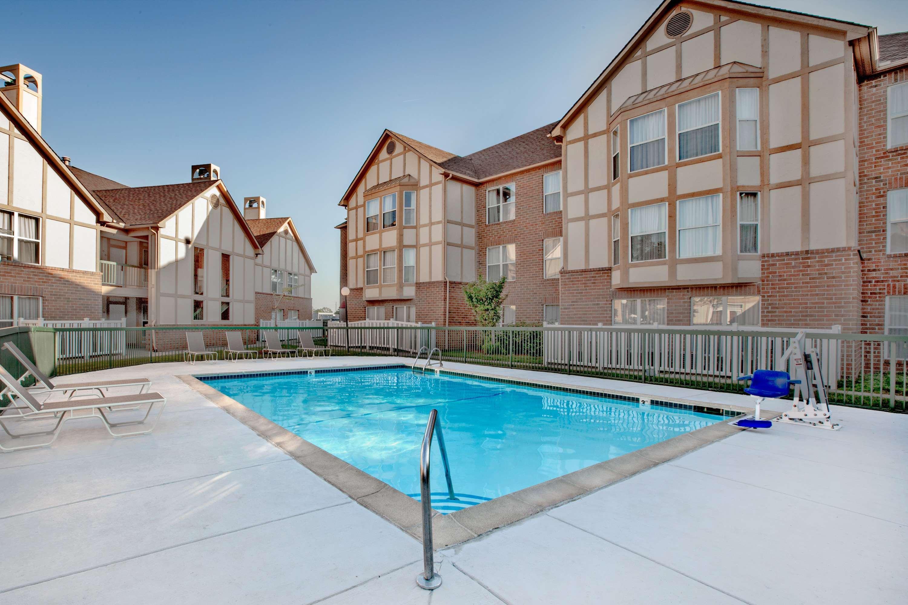 Affordable Suites Of America Detroit-วอร์เรน ภายนอก รูปภาพ